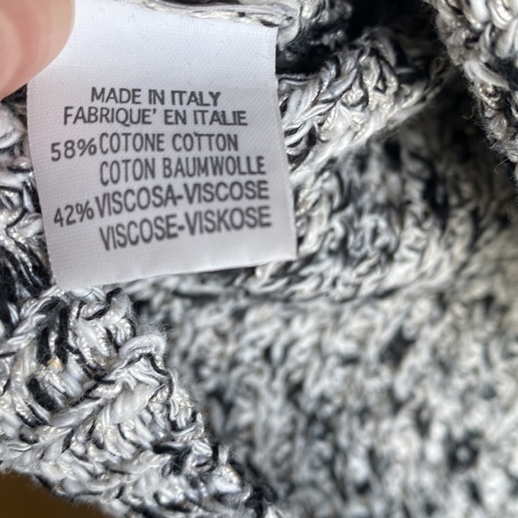 Lightweight crochet cropped sweater - Picture 3 of 3